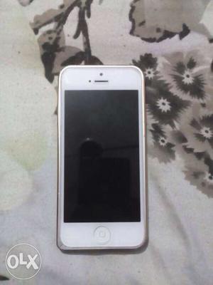 IPhone 5 32gb internal momery good condition; no