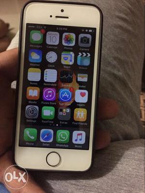 Iphone 5s gold 16 gb with charger and box only..