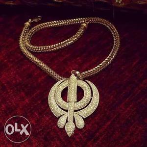 Round Diamond Embellish Pendant Snake Chain Necklace