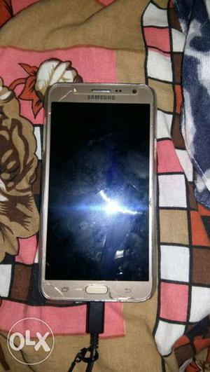 Sumsung j7... Good working and condition is also