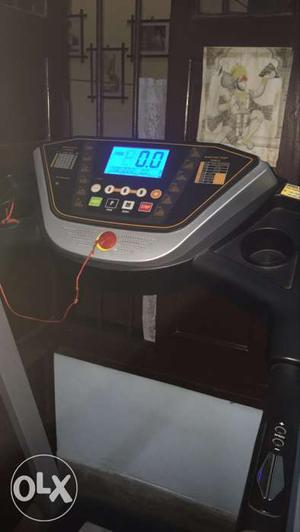 A treadmill in excellent condition, selling it