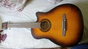 Brand new looking gitar, is at sell, desired one