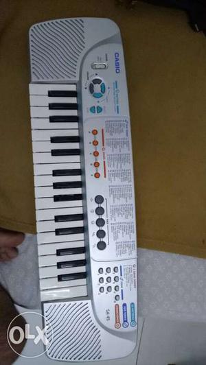 Casio sa45 in good working condition. Adapter