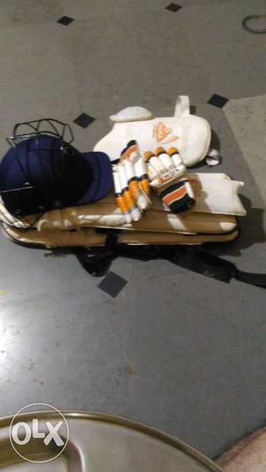 Full cricket kit very good condition less used