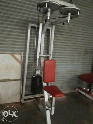 Gray And Red Lat Pull Down Machine
