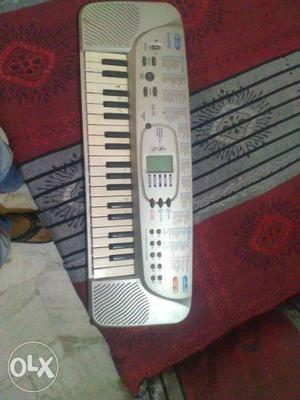 White Electronic Keyboard