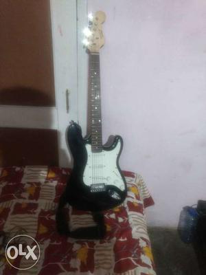 Electric guitar 1.4 yr old, in awsome condition,