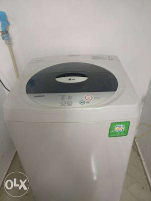 Fully Automatic White LG Washing Machine