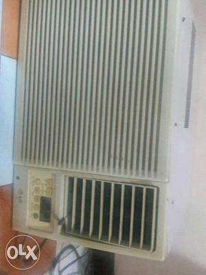 LG Window Ac 1 tan with good condition and