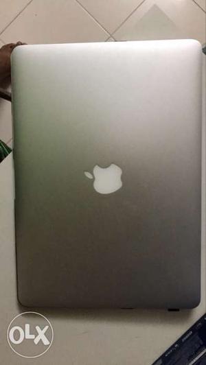 Macbook air(13 inch), 1.3 Ghz intel core i5, 4