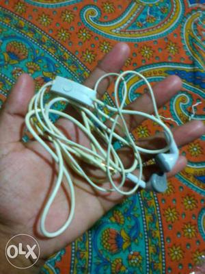 Samsung original headphone only 4month old