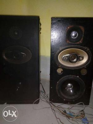 Two box set with 6" woofer one oval and other