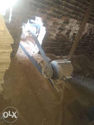 Wood cutting machine includes 42 inch arri 15