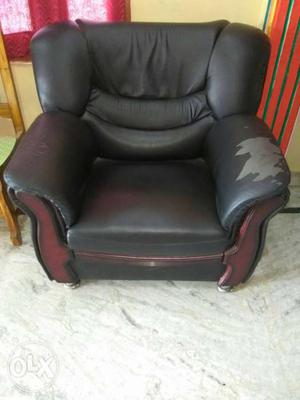 1+1+3 leather sofa set which is 2years old