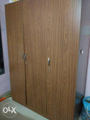3 door cupboard in excellent condition. Owner