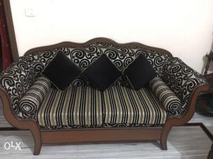3 seater sofa...very gud condition
