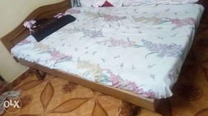 4&6 bed good condition and with mattress.