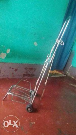 Bag stand with weel white good condition