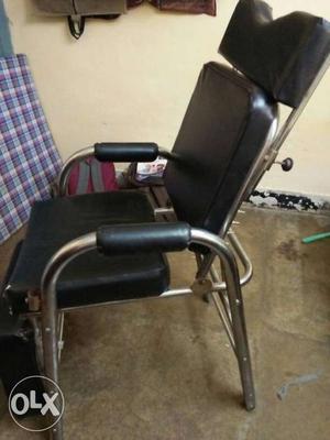 Beauty parlour chair Black Leather Padded