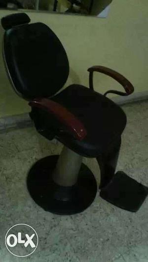 Black And Brown Barber's Chair