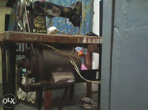 Black And Gold Panew Sewing Machine