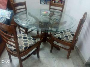 Dining table round with 4 chairs. Good Condition,