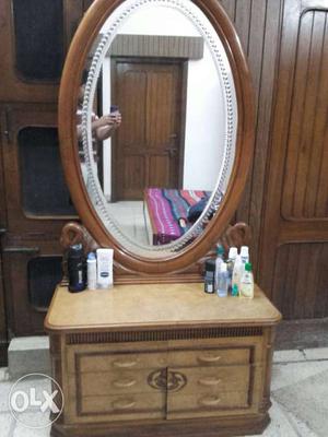 Dressing table made of Teak wood. Excellent