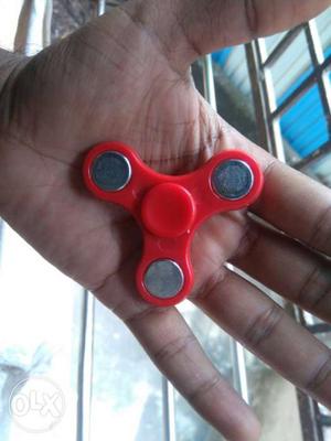 Fidget spinner Available in Red & Yellow color