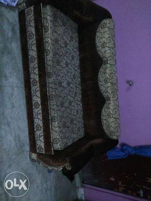 Good condition.it can be use as a bed and also