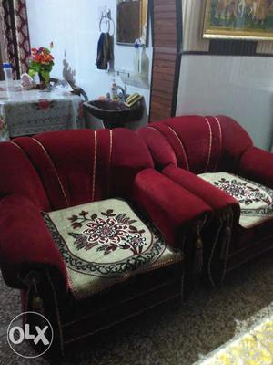 It's a beautiful 5 seater sofa set. Price is