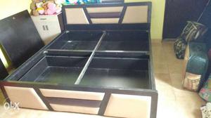 King size bed 1 year used good condition