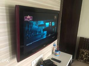 LG 32inch LCD in excellent condition with built