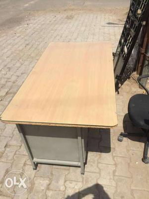 Office table brand new condition
