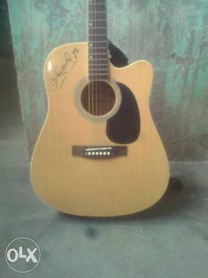 Only 3 months old guitar excellent condition