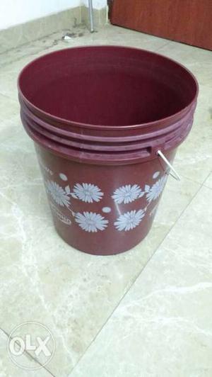 Red And White Floral Print Bucket(Price Negotiable)