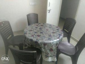 Supreme made,big dinning table with 5 chairs,