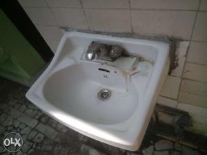 Washbasin with double tap
