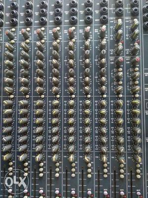 SPIRIT LIVE 4 -16 CHANNEL MIXER. 16 MIC, 4 stereo