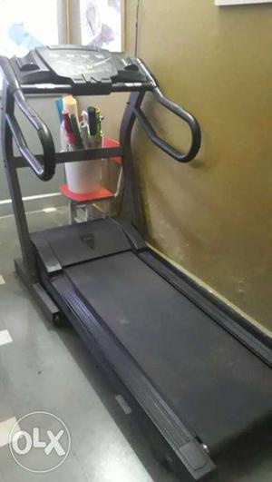 Tread mill in very good condition and less uses