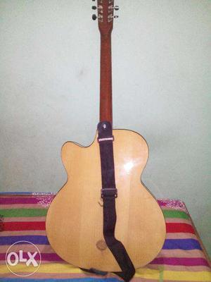 1 year used givson guitar fully new conditions