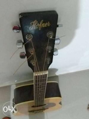 Black Hofner Headstock. hollow guitar.