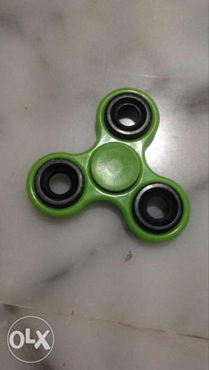 Green 3-blade Hand Spinner