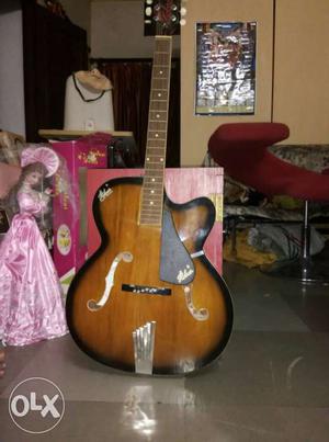 Guitar one month old new condition one string broken easily