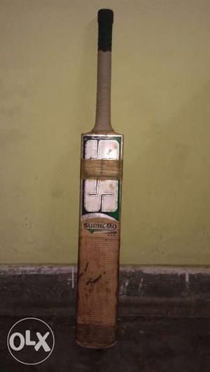 This is English willow bat (ss supremo 3 star) I
