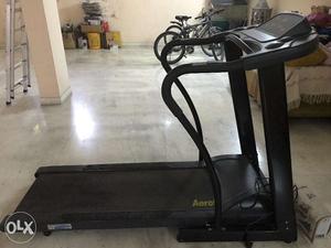 Treadmill with Incline in Great Condition with Stabilizer