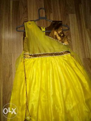 A full frill gown for 9-10 years girl