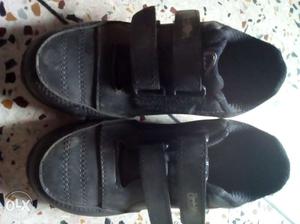 Action shoes size 4
