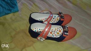 Brand new girls shoes is very pretty. iam selling