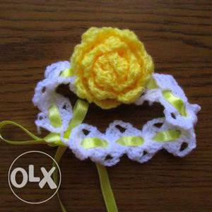 Crochet baby headbands made of woollen yarn