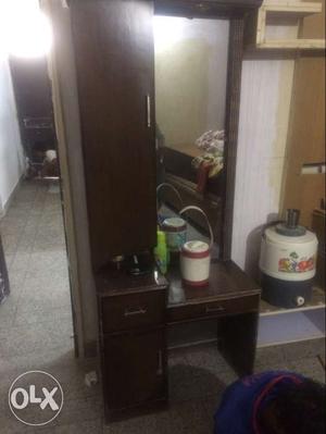 Dressing table wan to sell urgently